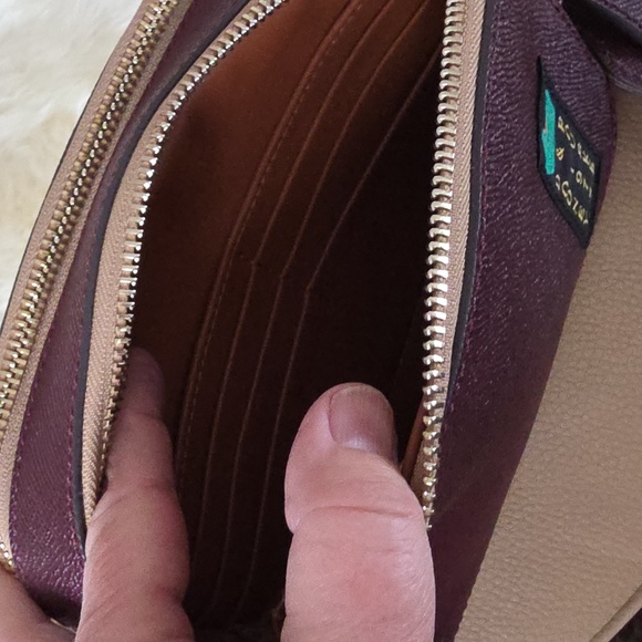 Gorgeous Dooney & Bourke Alpine Ambler 20 Grape Crossbody Bag ๐๐ - Picture 12 of 16